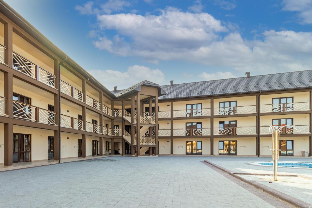 Nikoletta Hotel Solotvyno Exterior photo