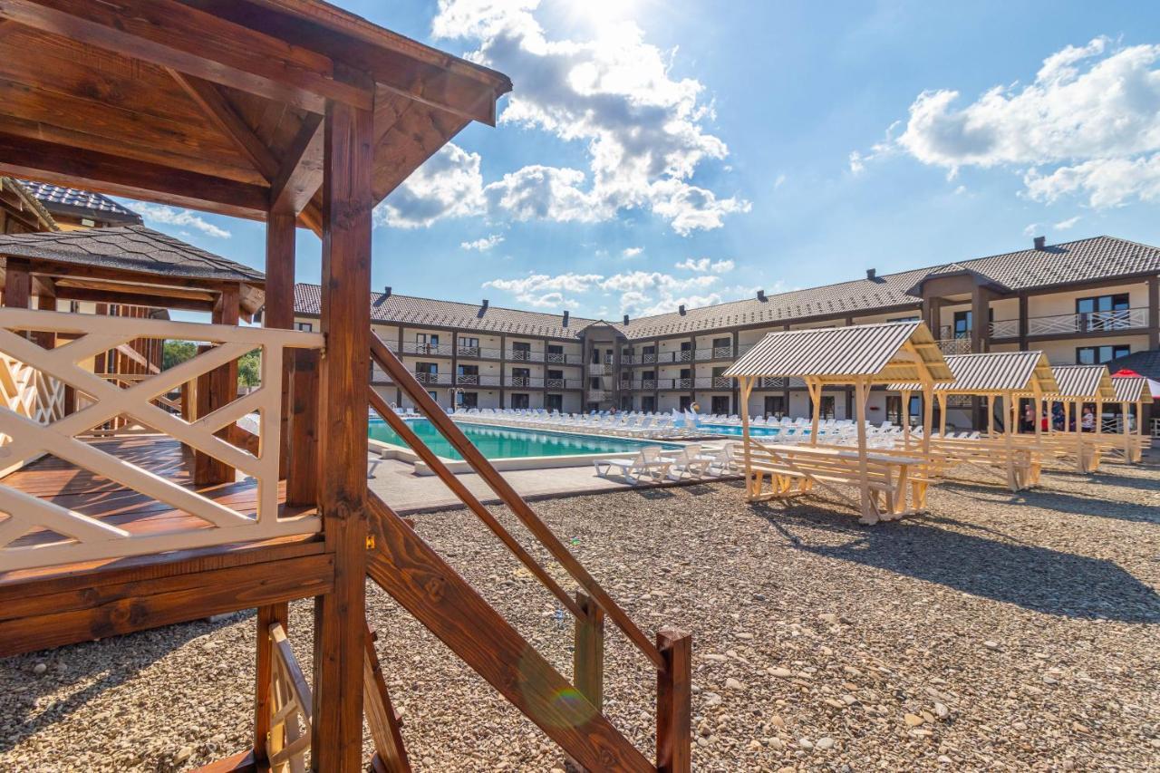 Nikoletta Hotel Solotvyno Exterior photo